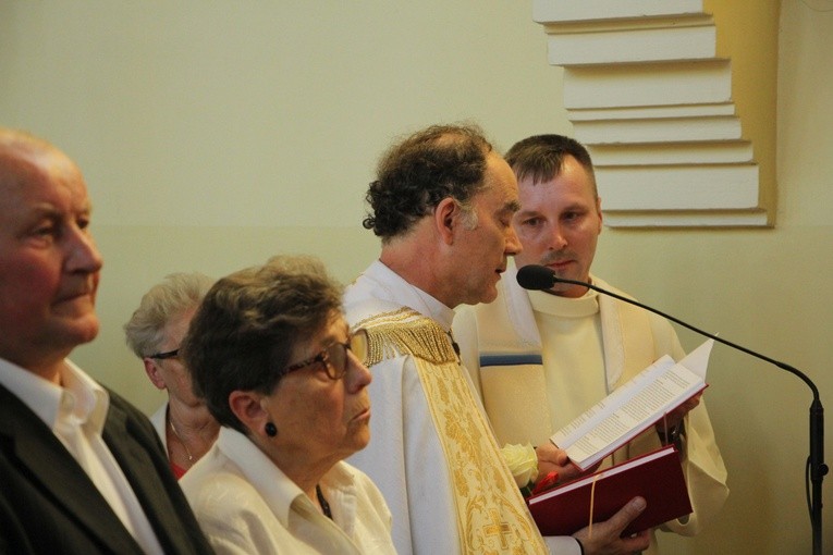 Powitanie ikony MB Częstochowskiej w parafii św. Barbary w Głownie