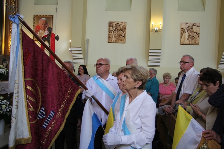 Powitanie ikony MB Częstochowskiej w parafii św. Barbary w Głownie