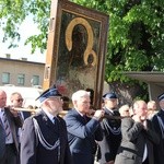 Powitanie ikony MB Częstochowskiej w parafii św. Barbary w Głownie