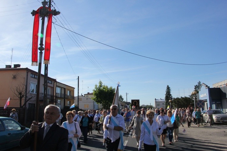 Powitanie ikony MB Częstochowskiej w parafii św. Barbary w Głownie