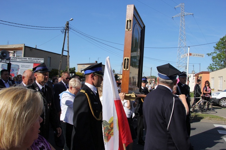 Powitanie ikony MB Częstochowskiej w parafii św. Barbary w Głownie