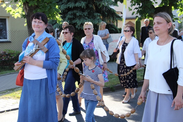 Powitanie ikony MB Częstochowskiej w parafii św. Barbary w Głownie