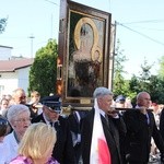 Powitanie ikony MB Częstochowskiej w parafii św. Barbary w Głownie