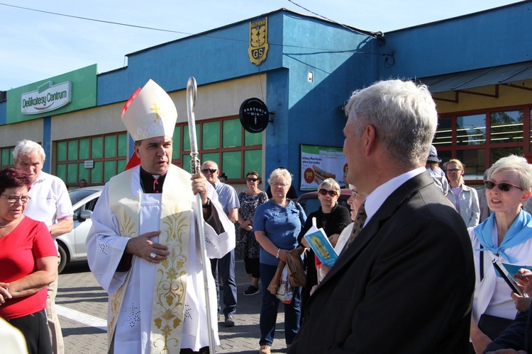 Powitanie ikony MB Częstochowskiej w parafii św. Barbary w Głownie