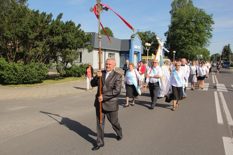 Powitanie ikony MB Częstochowskiej w parafii św. Barbary w Głownie