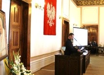 W swoim wystąpieniu ks. kan. Andrzej Jędrzejewski mówił „O demokracji i dobru wspólnym w kolejną rocznicę pobytu św. Jana Pawła II w Radomiu”