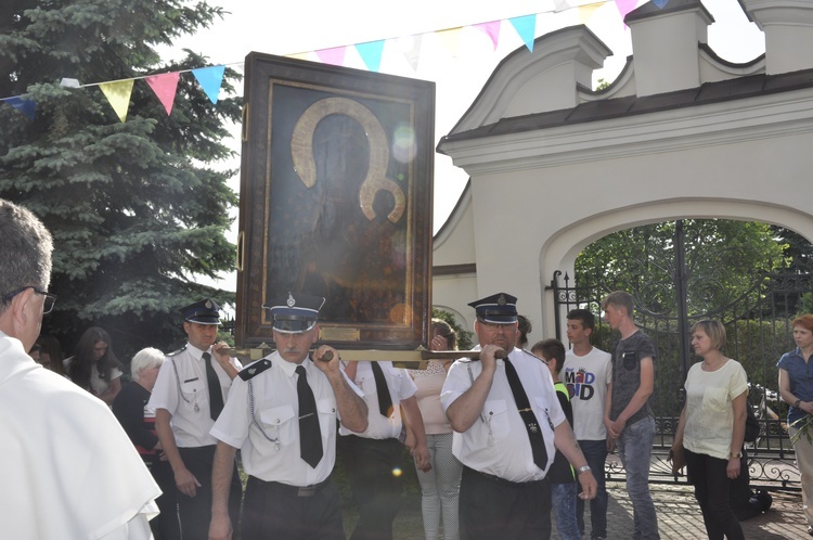 Powitanie ikony MB Częstochowskiej w Dmosinie