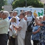 Wierni towarzyszą Maryi na plac koronacyjny