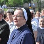 Wierni towarzyszą Maryi na plac koronacyjny