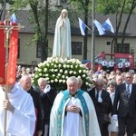 Wierni towarzyszą Maryi na plac koronacyjny