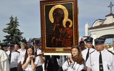 W sobotę 3 czerwca Maryja przybyła do dmosińskiej parafii, gdzie witano Ją bardzo gorąco