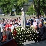 Procesja z figurą Matki Bożej Fatimskiej na plac koronacyjny