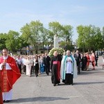 Procesja z figurą Matki Bożej Fatimskiej na plac koronacyjny