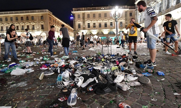 Już 1400 rannych w wyniku paniki w strefie kibica