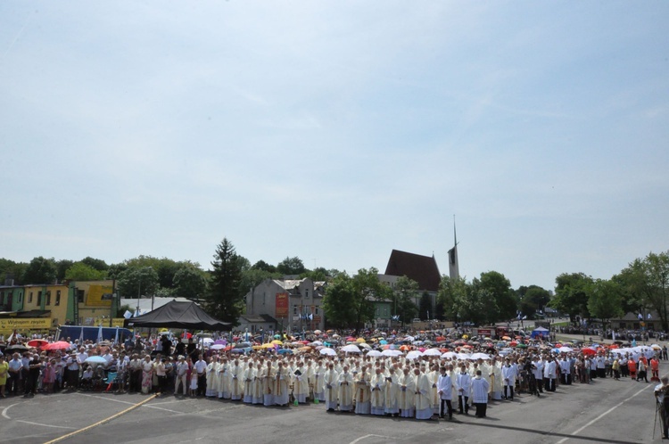 Procesja do ołtarza - Msza św. koronacyjna