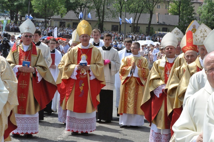 Procesja do ołtarza - Msza św. koronacyjna