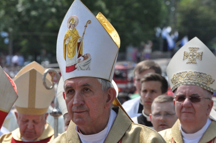 Procesja do ołtarza - Msza św. koronacyjna