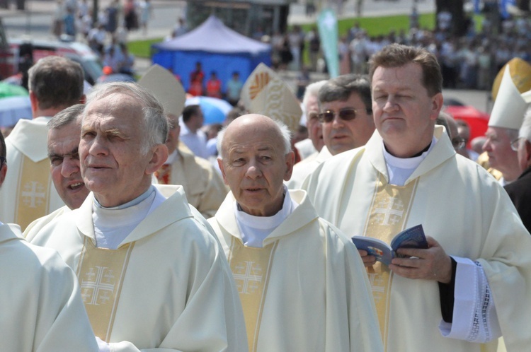 Procesja do ołtarza - Msza św. koronacyjna