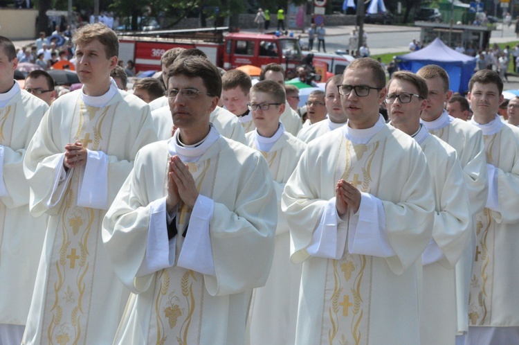 Procesja do ołtarza - Msza św. koronacyjna