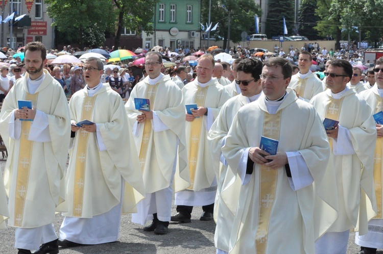 Procesja do ołtarza - Msza św. koronacyjna