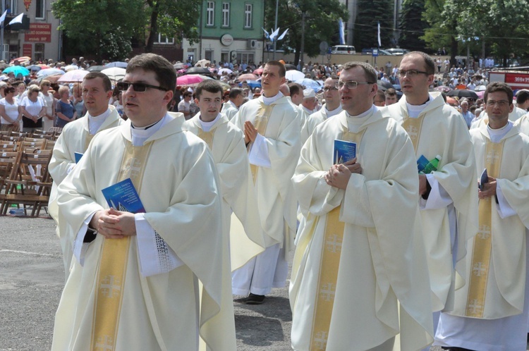 Procesja do ołtarza - Msza św. koronacyjna