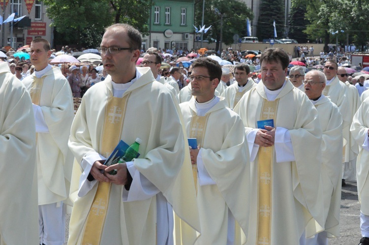 Procesja do ołtarza - Msza św. koronacyjna