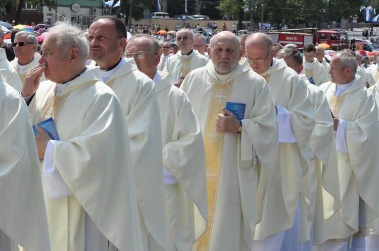 Procesja do ołtarza - Msza św. koronacyjna