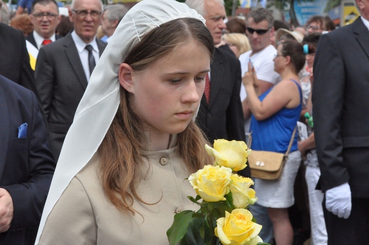 Zakończenie Mszy św. i procesja do sanktuarium