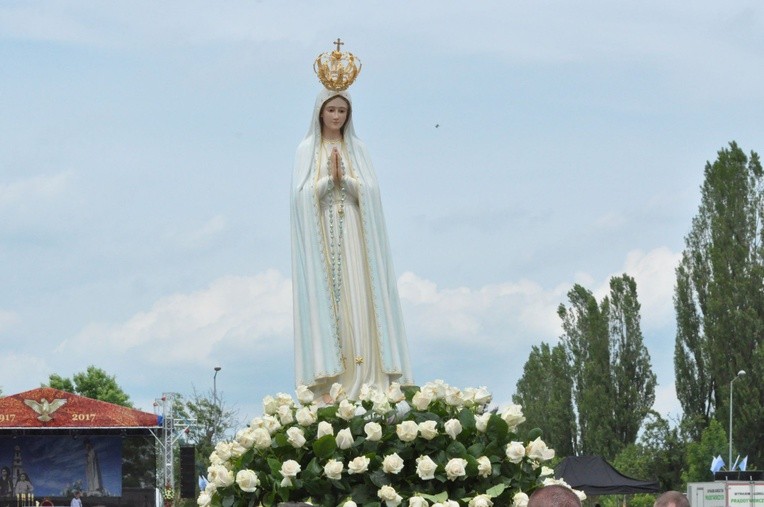 Zakończenie Mszy św. i procesja do sanktuarium