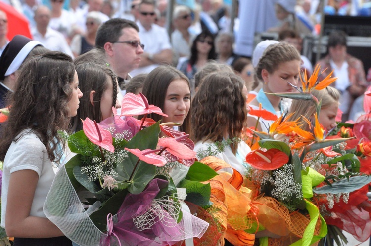 Zakończenie Mszy św. i procesja do sanktuarium