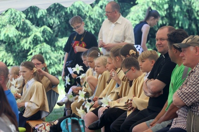 Śpiewali aniołom szósty raz