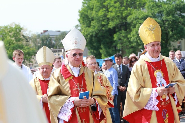 Procesja do ołtarza - Msza św. koronacyjna