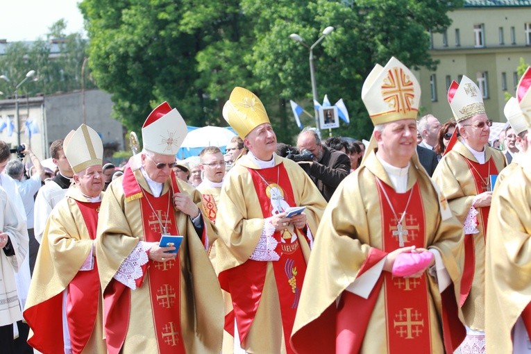 Procesja do ołtarza - Msza św. koronacyjna