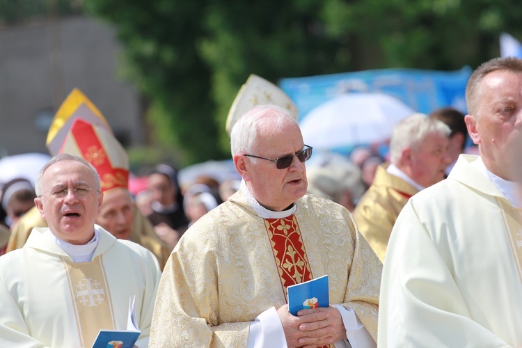 Procesja do ołtarza - Msza św. koronacyjna