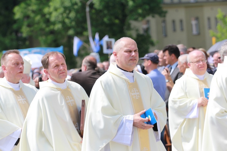 Procesja do ołtarza - Msza św. koronacyjna