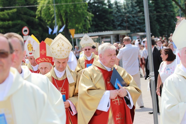 Procesja do ołtarza - Msza św. koronacyjna