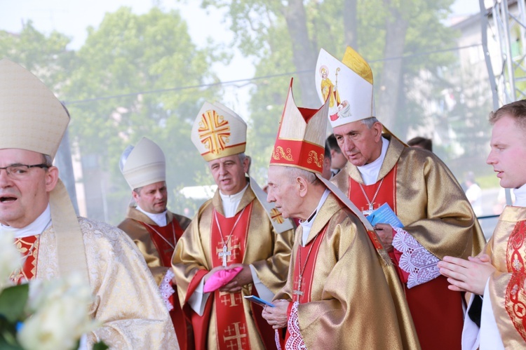 Procesja do ołtarza - Msza św. koronacyjna