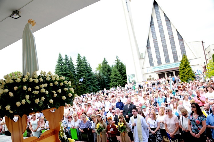 Zakończenie Mszy św. i procesja do sanktuarium