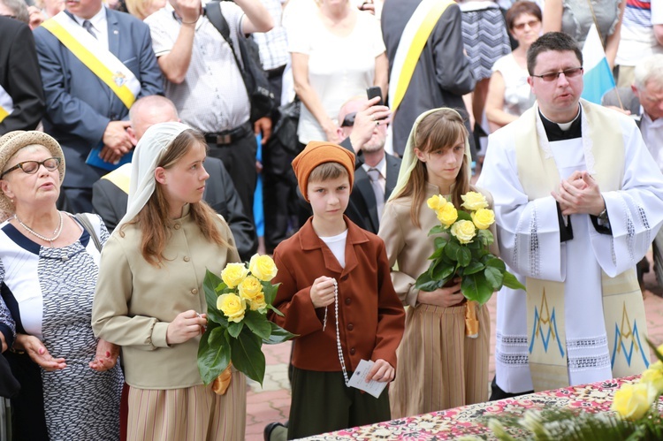 Zakończenie Mszy św. i procesja do sanktuarium