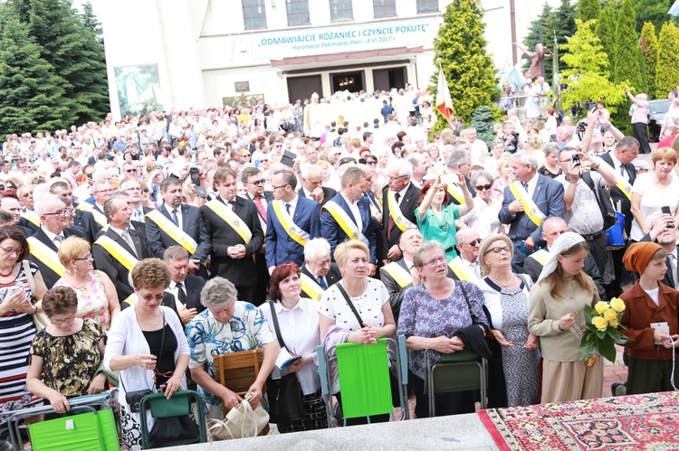 Zakończenie Mszy św. i procesja do sanktuarium