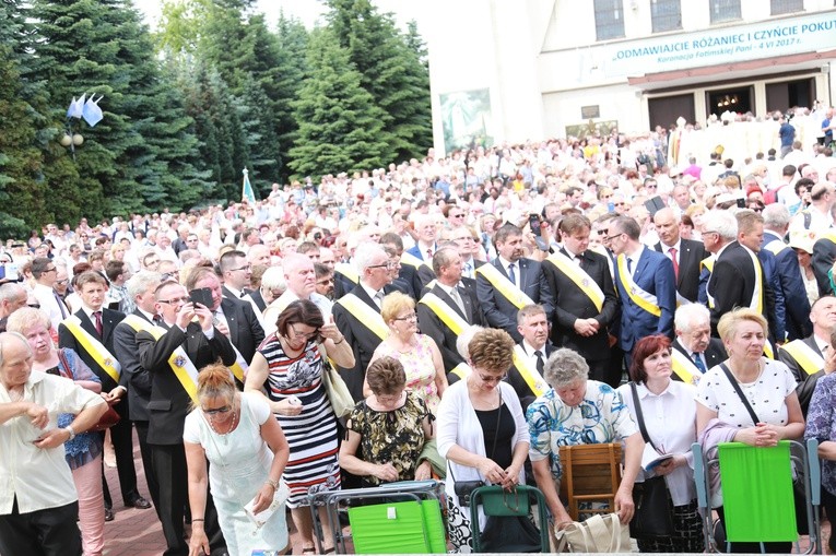 Zakończenie Mszy św. i procesja do sanktuarium