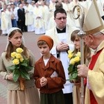 Zakończenie Mszy św. i procesja do sanktuarium