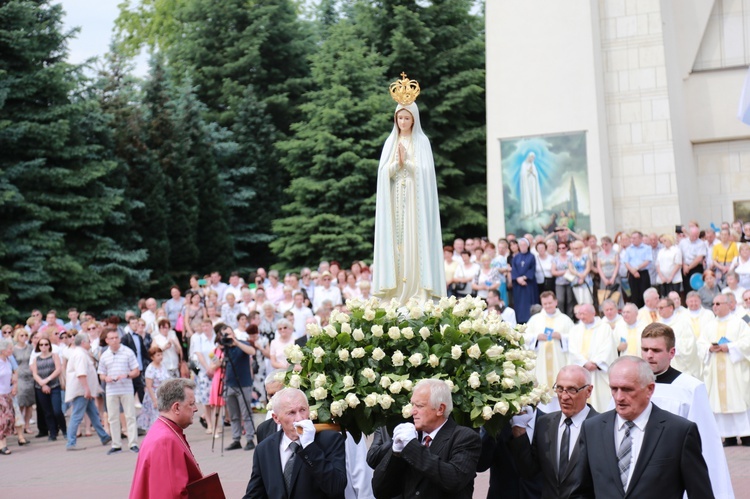 Zakończenie Mszy św. i procesja do sanktuarium