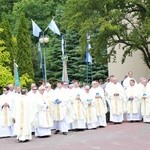 Zakończenie Mszy św. i procesja do sanktuarium