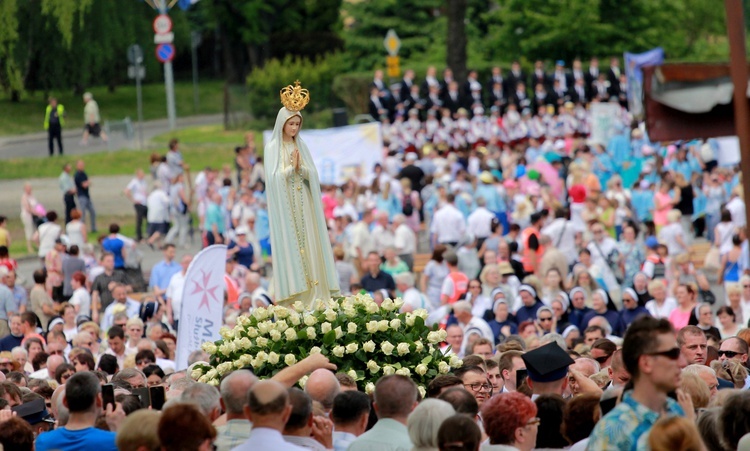 Zakończenie Mszy św. i procesja do sanktuarium