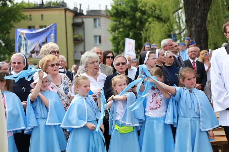 Zakończenie Mszy św. i procesja do sanktuarium