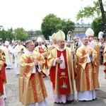 Zakończenie Mszy św. i procesja do sanktuarium