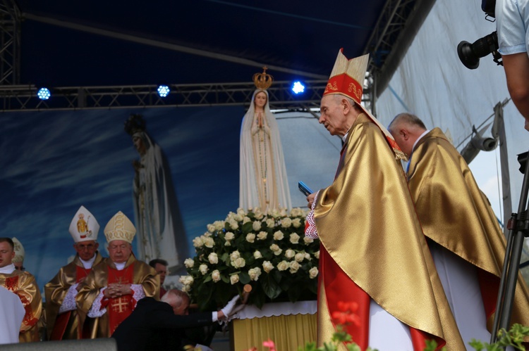 Zakończenie Mszy św. i procesja do sanktuarium