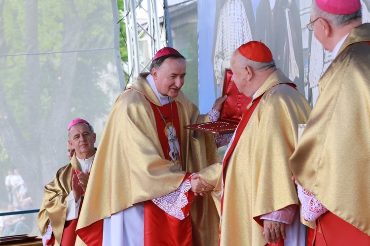 Zakończenie Mszy św. i procesja do sanktuarium