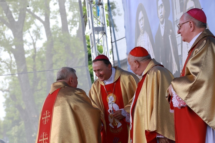 Zakończenie Mszy św. i procesja do sanktuarium